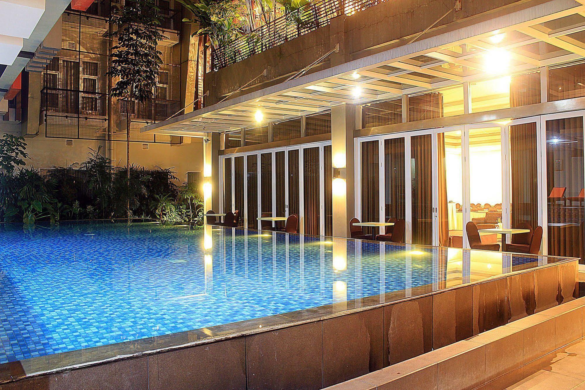 Zen Premium Setrawangi Raya Hotel Bandung Eksteriør billede